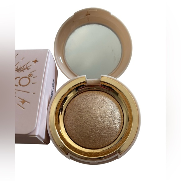 Kevin & Coco Baked Highlighter - Picture 1 of 3